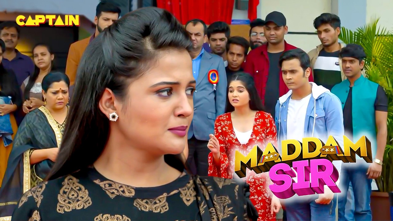 संतोष ने पब्लिक के सामने निकाली करिश्मा सिंह की हिंदी मिस्टेक | Maddam Sir Comedy