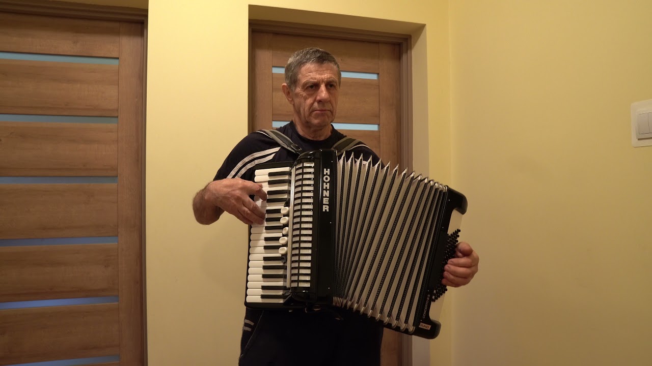 Mały biały domek na Akordeonie