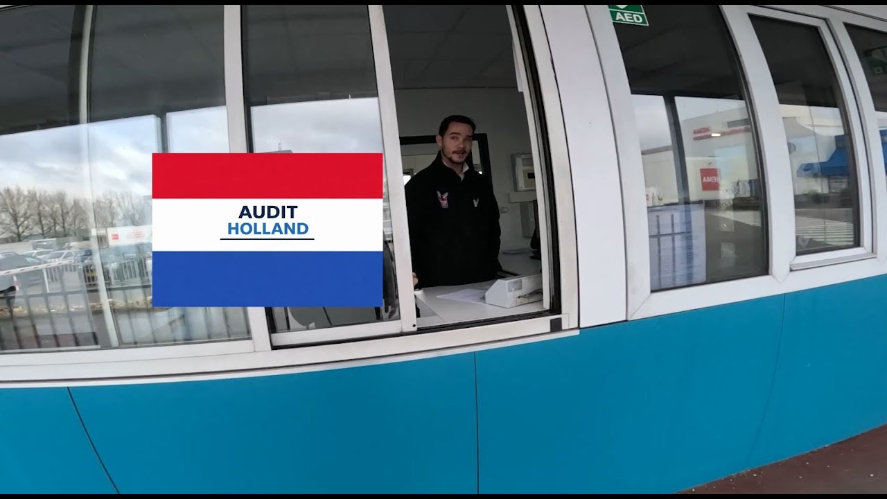 Moment dat hier een drone overheen vliegt kom ik je kant op | HEMA BV