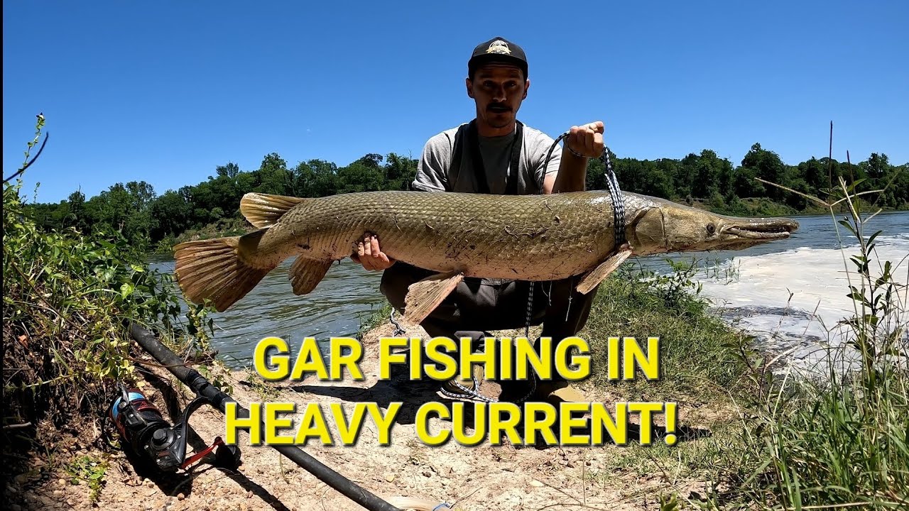GAR FISHING THE MOST DANGEROUS RIVER IN TEXAS!