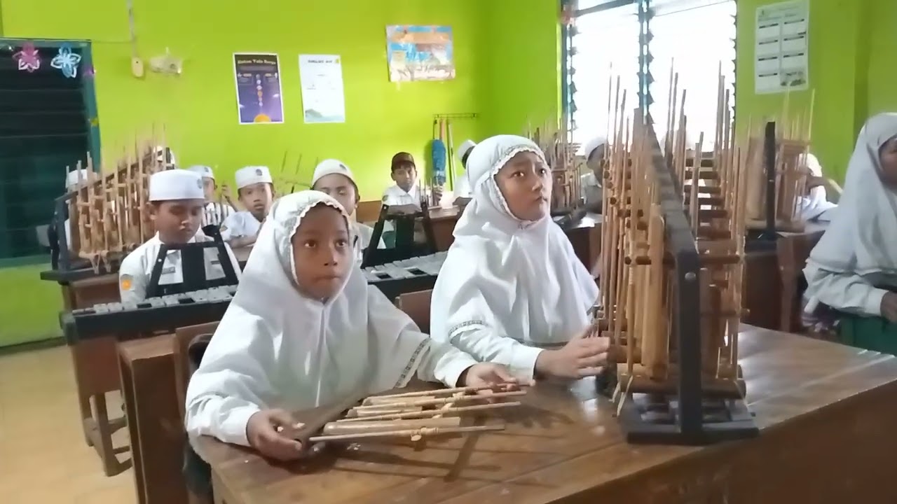 Syukur by Angklung Siswa-siswi Kelas IV MI. H. Ruqoiyah 