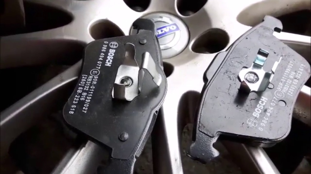 C70 II Volvo Pastillas Delanteras (change brake pads front)