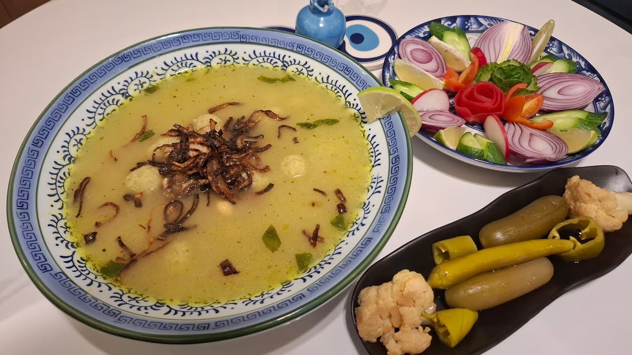 مع بدء الشتاء يحتاج للدفا ..شوربة بكفتة النعناع بدون لحم..ريحة الشوربة وصلت للعراق😌🥣.تابعوا الفديو