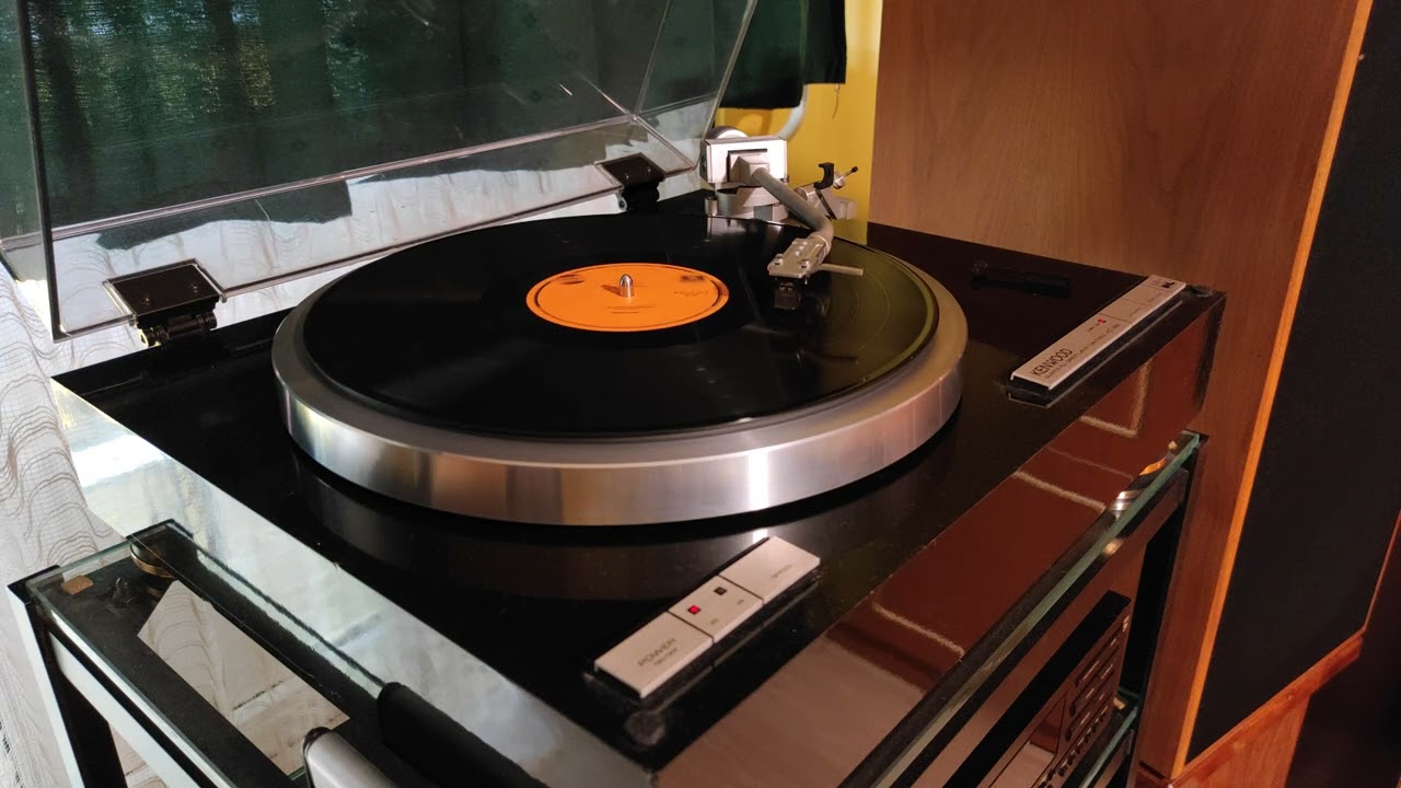 Kenwood KD-990 turntable with Ortofon MC15 Super II pickup