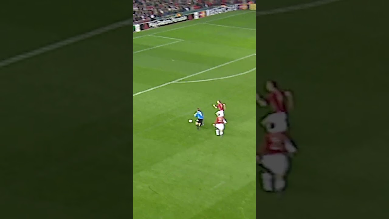 Vidić double tackle! ⚔️🛡️