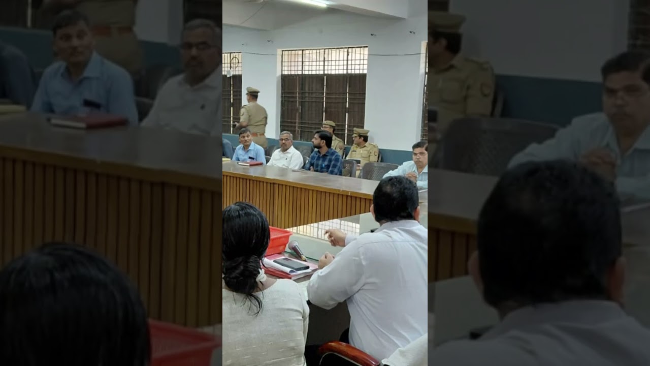 Hathras | सासनी में डीएम-एसपी का 'समाधान' मोड #hathras #dmhathras #dmatulvats #dmhathras #hathras
