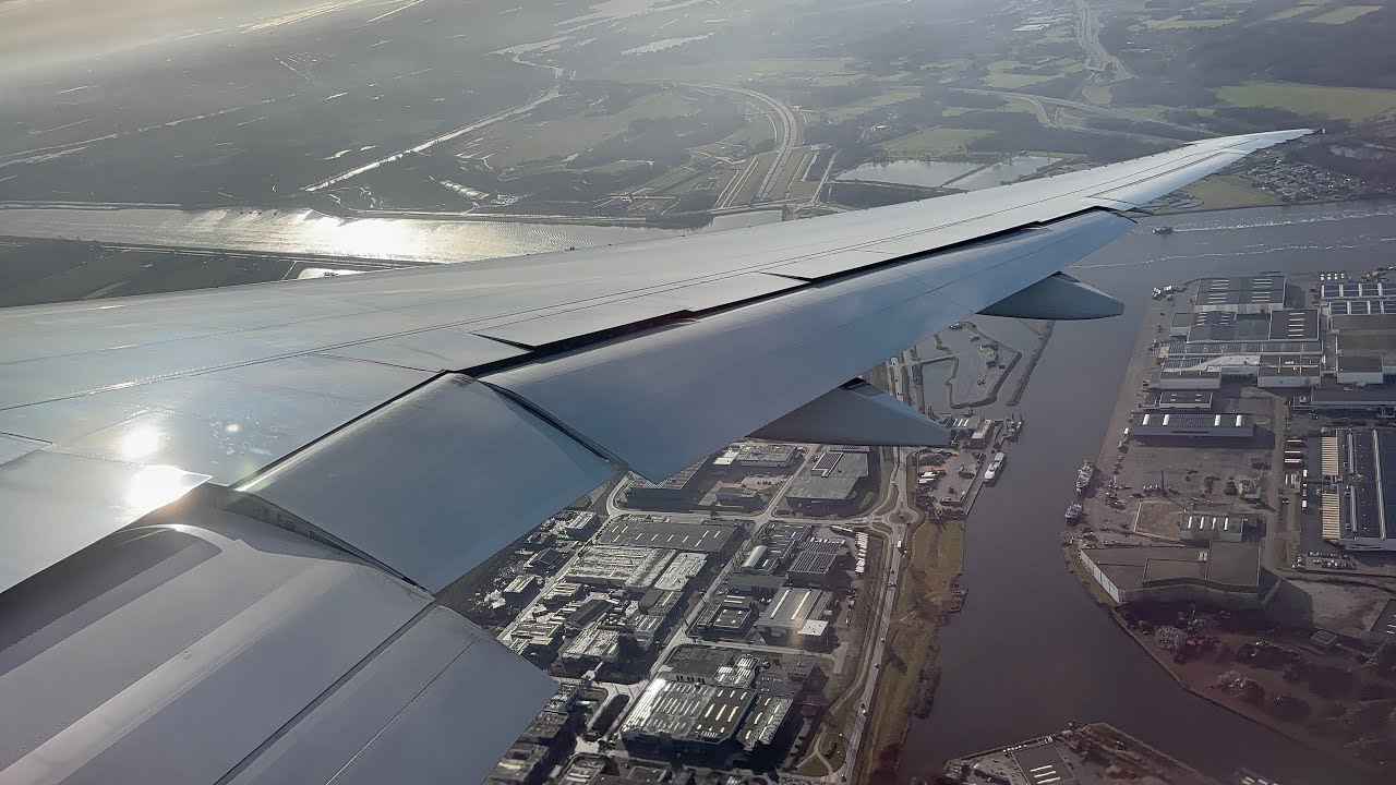 KLM B777300 Polderbaan arrival into Amsterdam Schipol