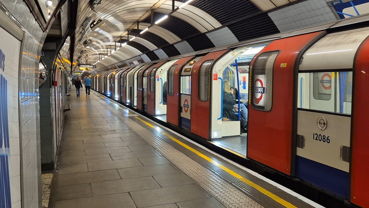 London Underground Victoria Line 2009 Stock Trains (28 February 2026)