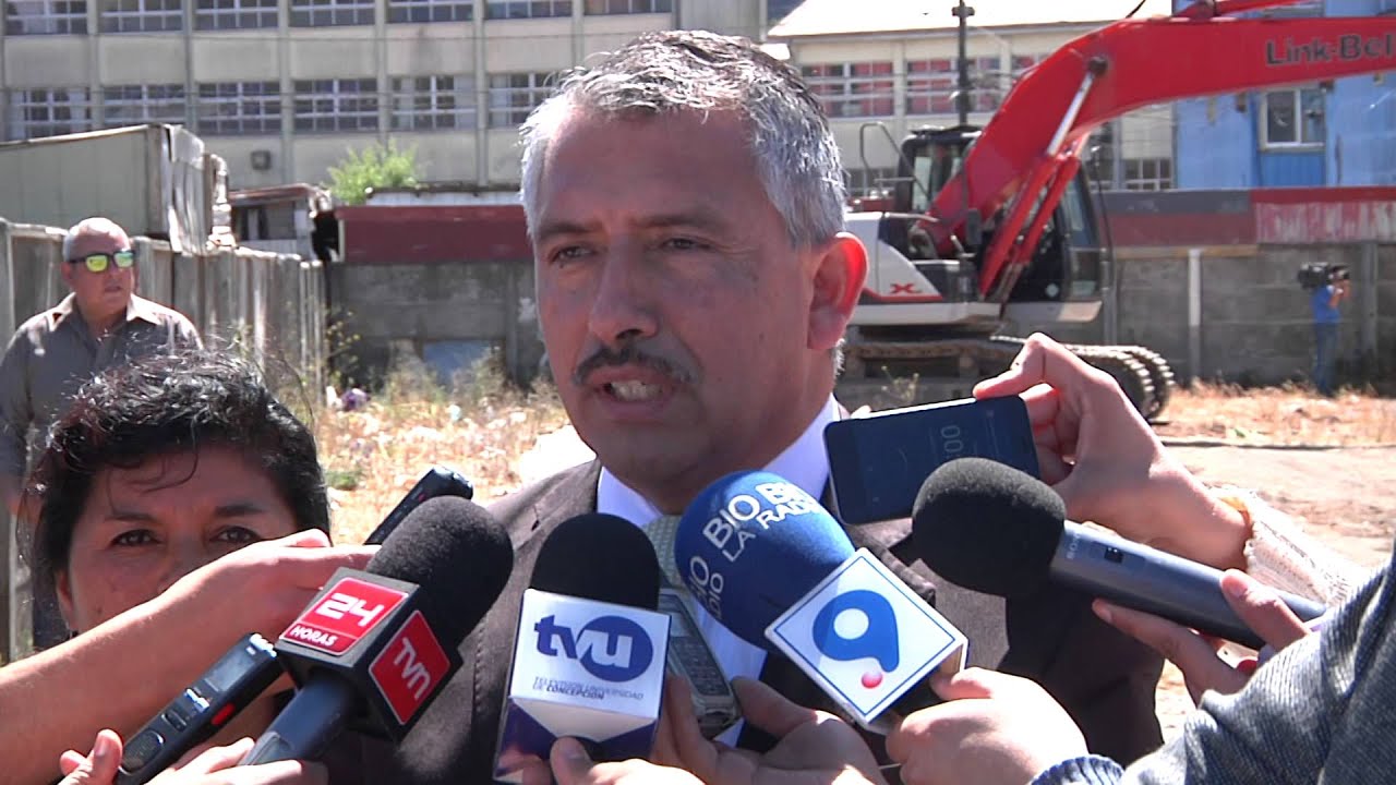 Continúa demolición de edificios con daños estructurales en Villa Futuro de Chiguayante
