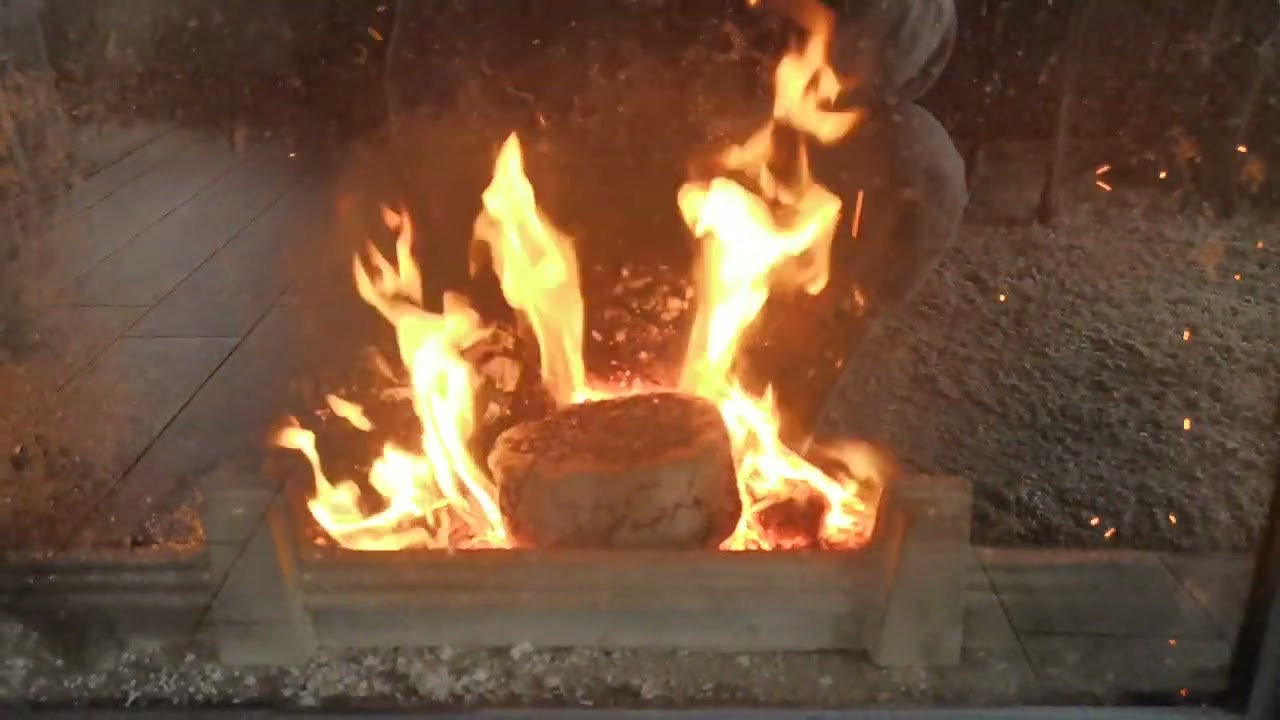 Jak się pali darmowy brykiet bez ściemy. Robimy test.