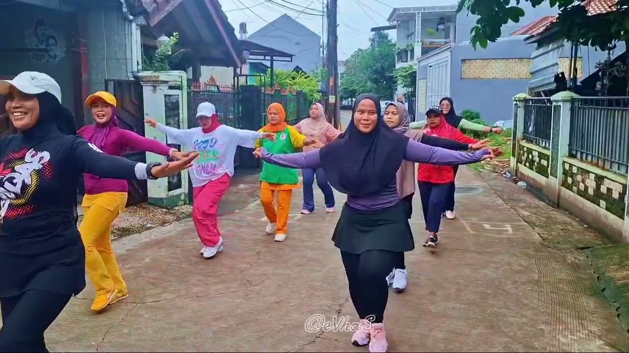 Senam Kreasi Uged-uged Squad, BinSev... @jangantunggulama²    by @listyelfatha8228 