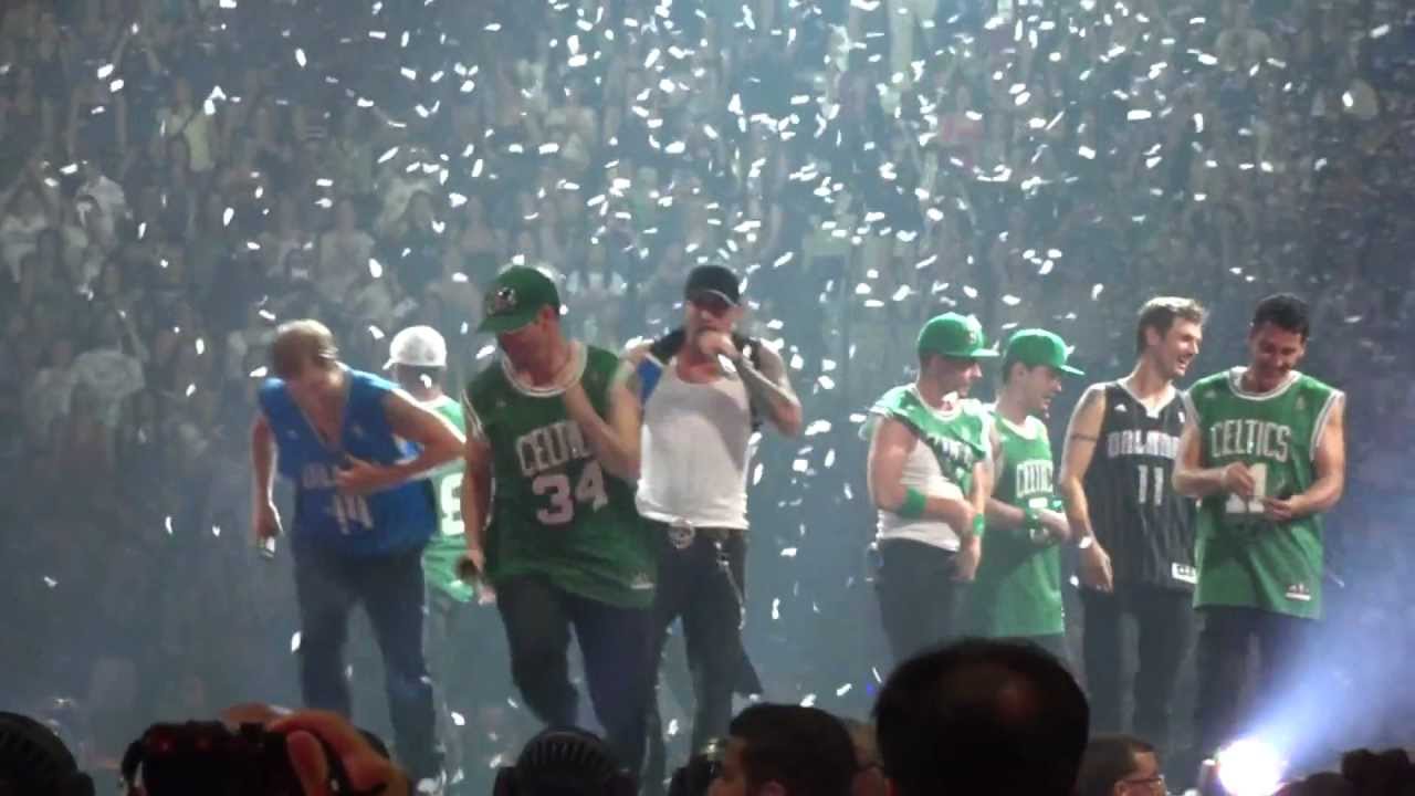 Hangin' Tough / Everybody (Backstreet's Back) Medley - NKOTBSB tour 2011-08-05 Montreal