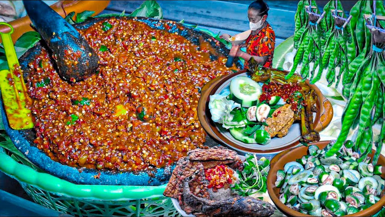 AYAM GORENG MAK YAH. BUKA JAM 9 MALAM LANGGANAN DENY CAK NAN