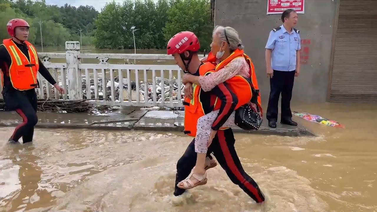 GLOBALink | China's Hubei activates Level III emergency response for flood control