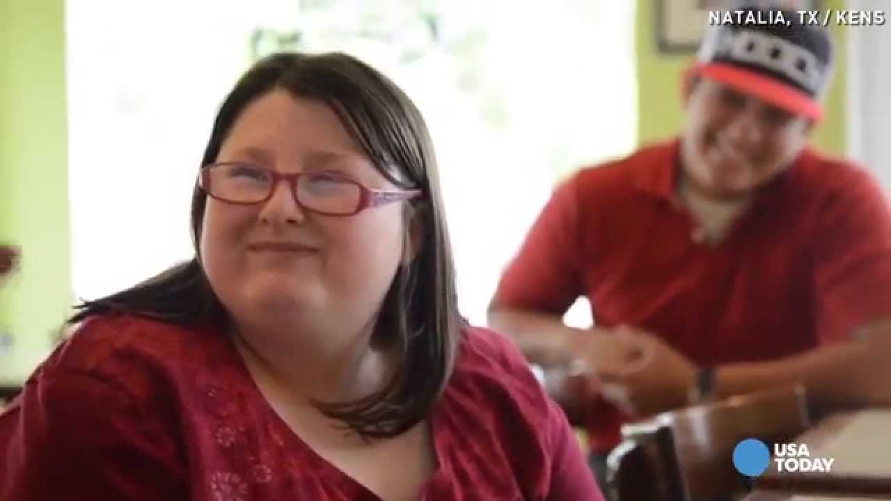 See football player's sweet promposal for special needs girl
