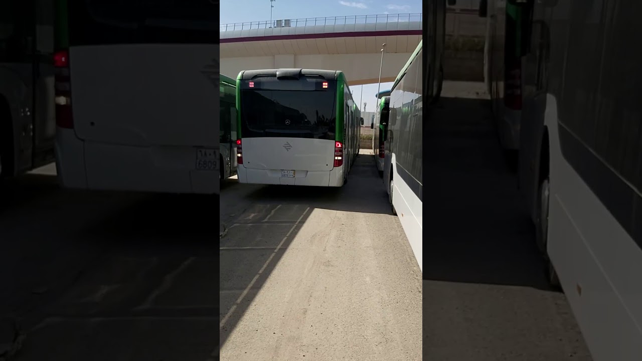 الفيديو كامل لطريقة الرجوع للخلف بحافلة بطول ١٨ متر بالمملكة العربية السعودية