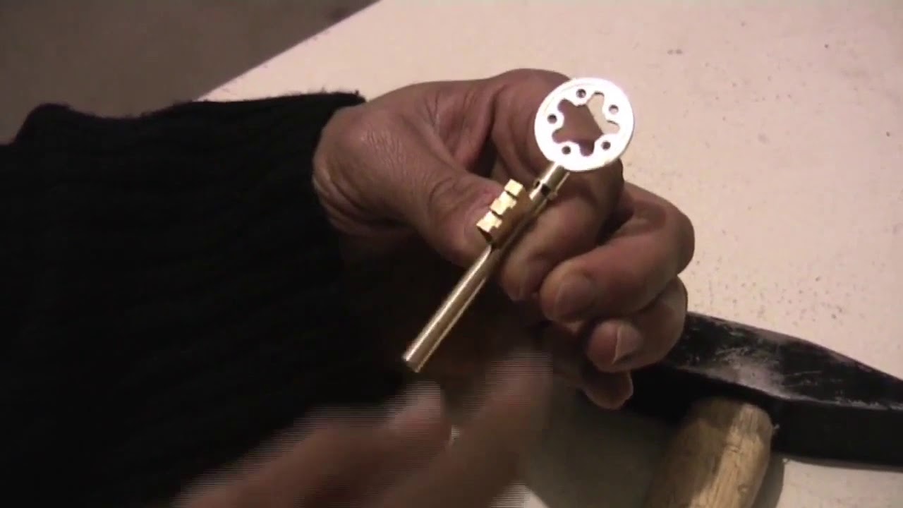 Golden Key ~ Magic Trick Bending Key Bit