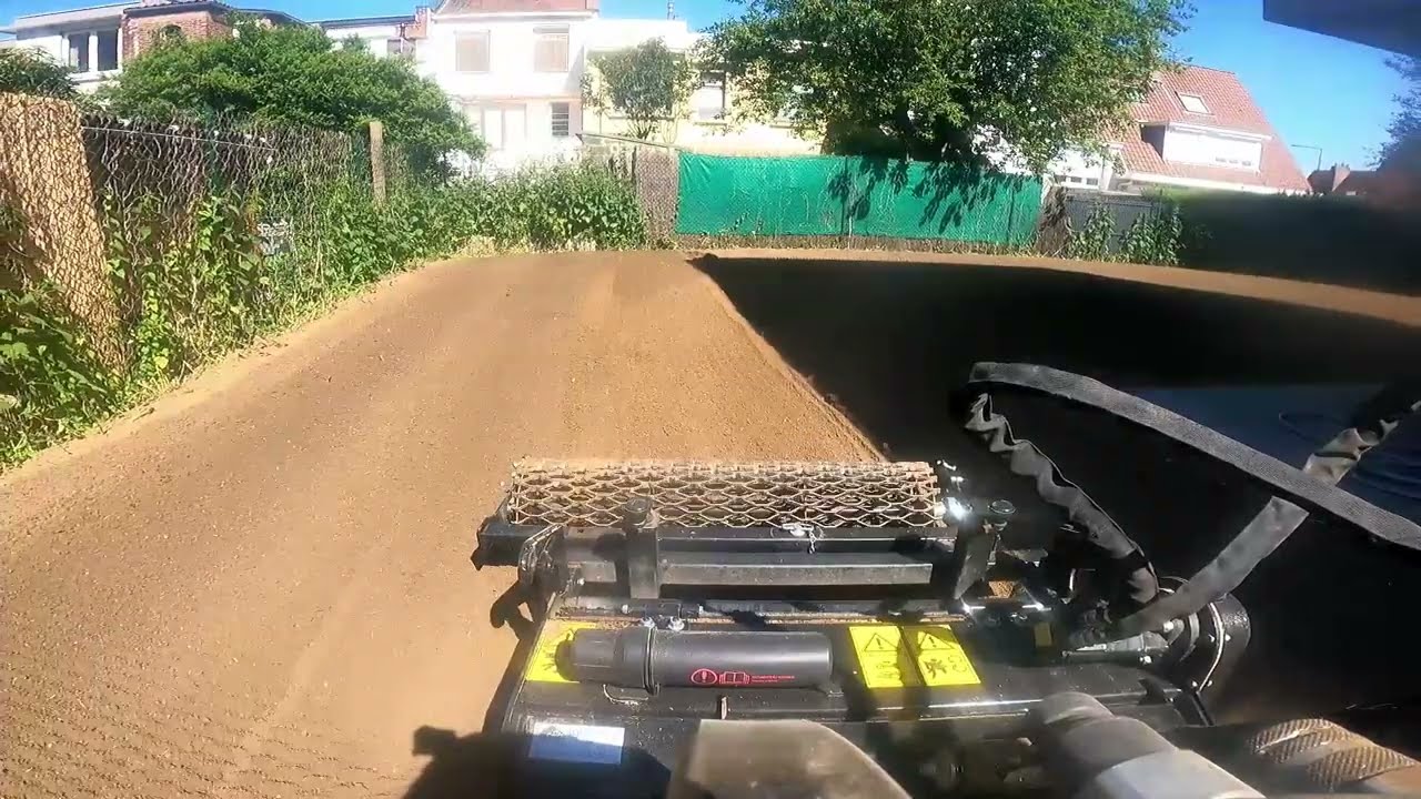 Création de pelouse avec SKID VERMEER S 925tx / Lawn creation with SKID VERMEER S 925 TX