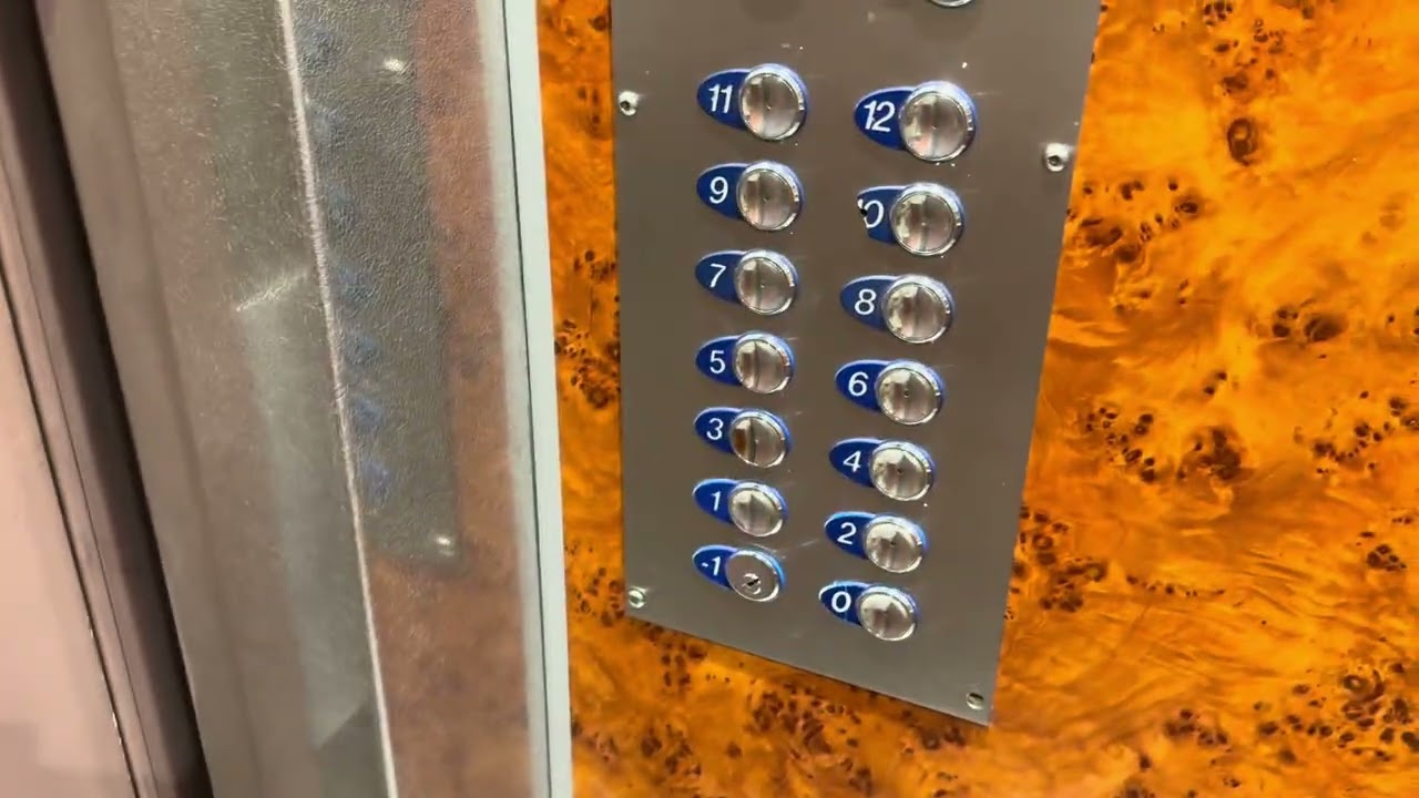 1968 Otis elevator (Mod: Otis Alto) - Aix-en-Provence, France