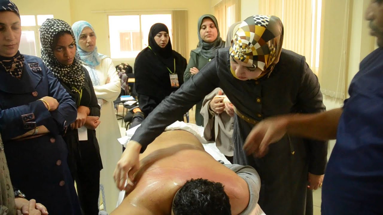 ذ/ محمد بلهنتوت يشرح الجانب التطبيقي للحجامة دورة الرباط 2013