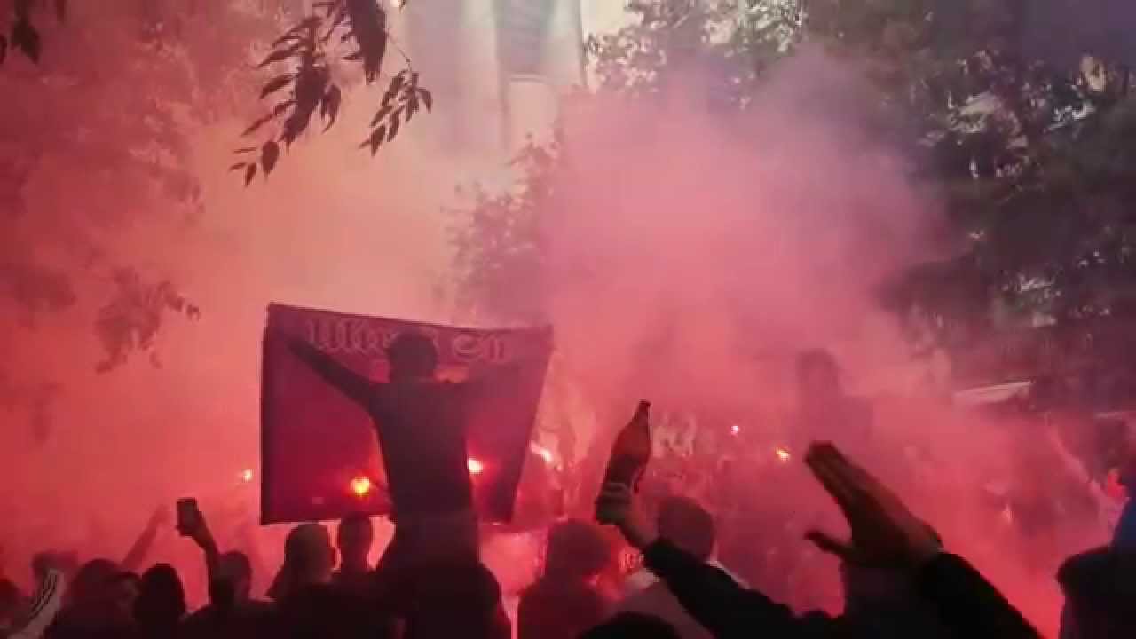 BENGALEO ULTRAS SUR PREVIA REAL MADRID BAYERN 13/14