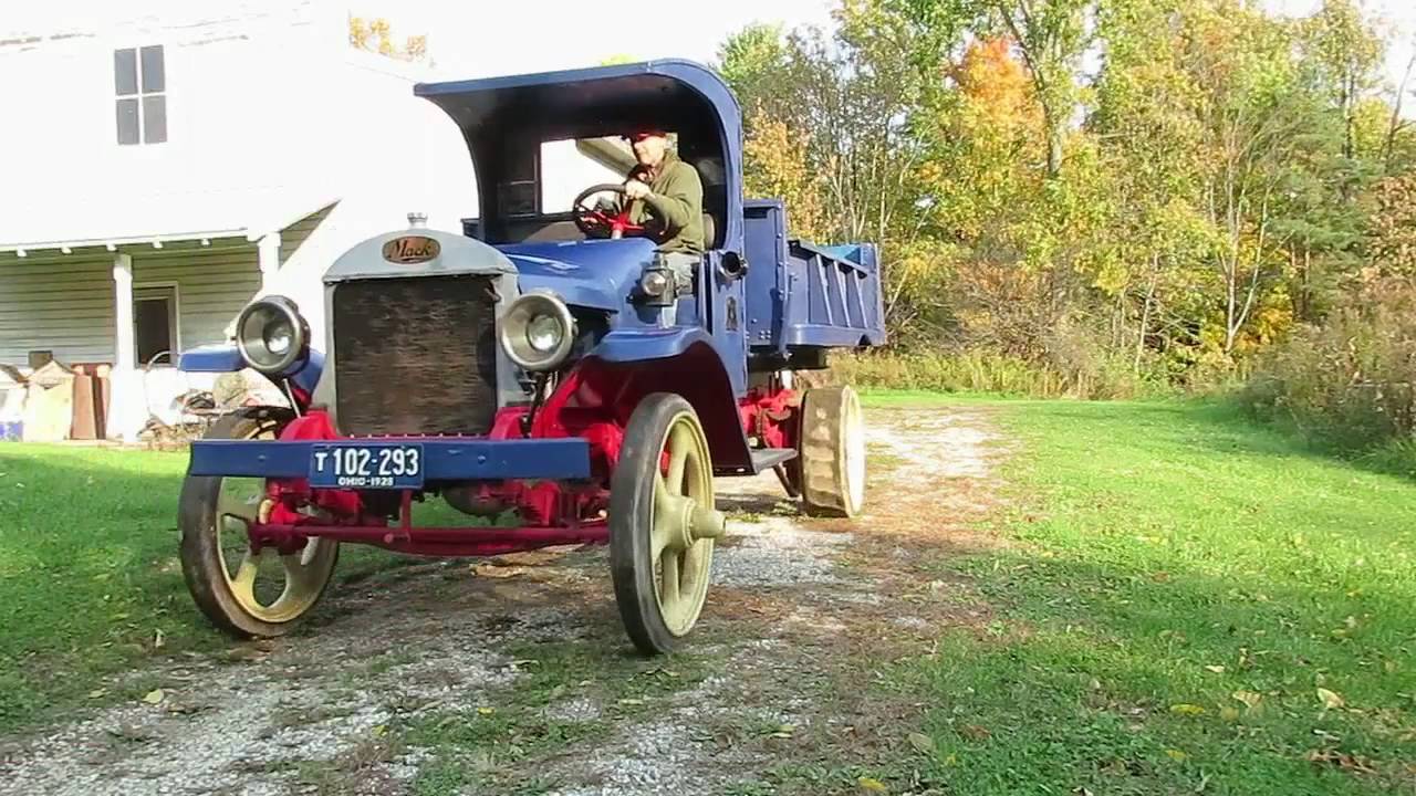 1928 Mack dump truck