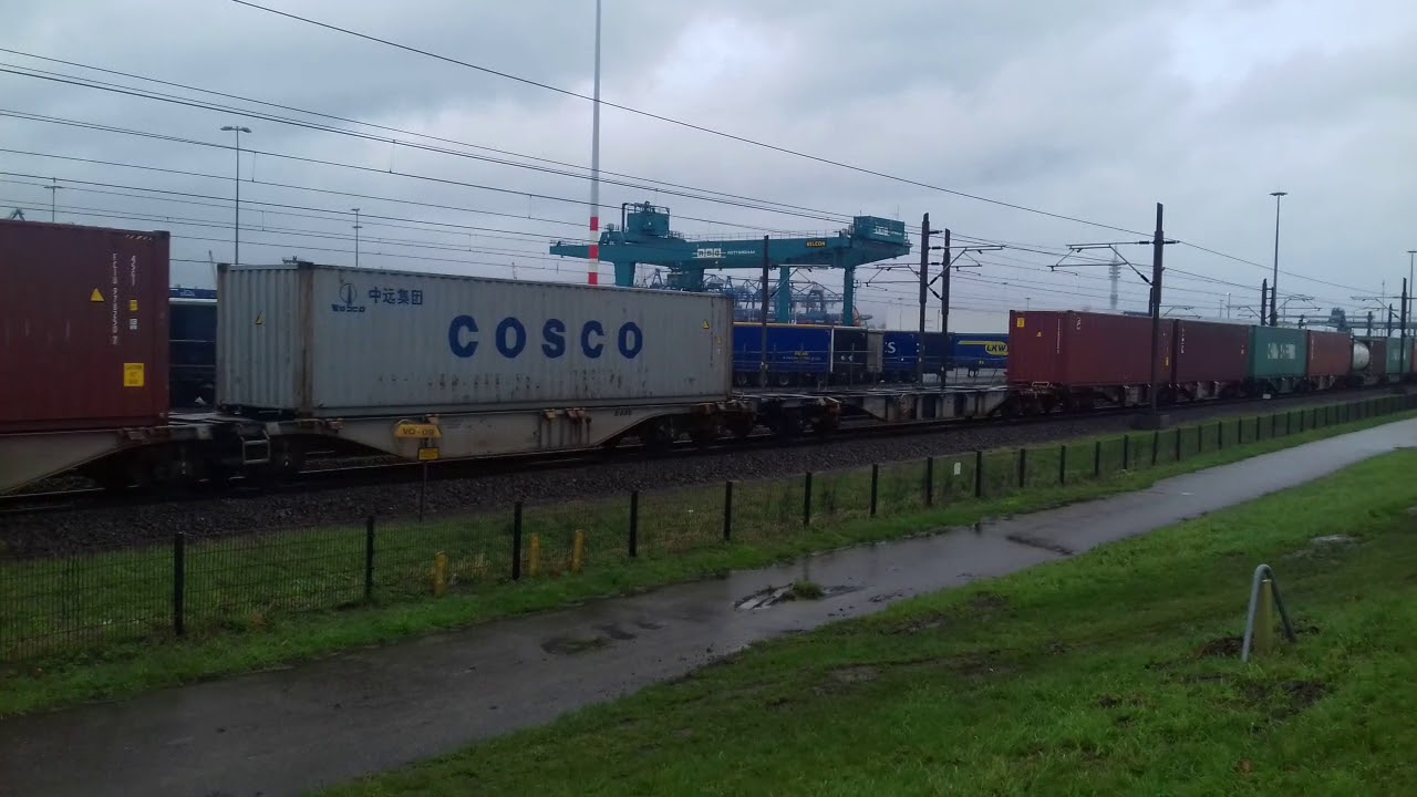 LTE 193-261 met containers langs RSC Waalhaven!