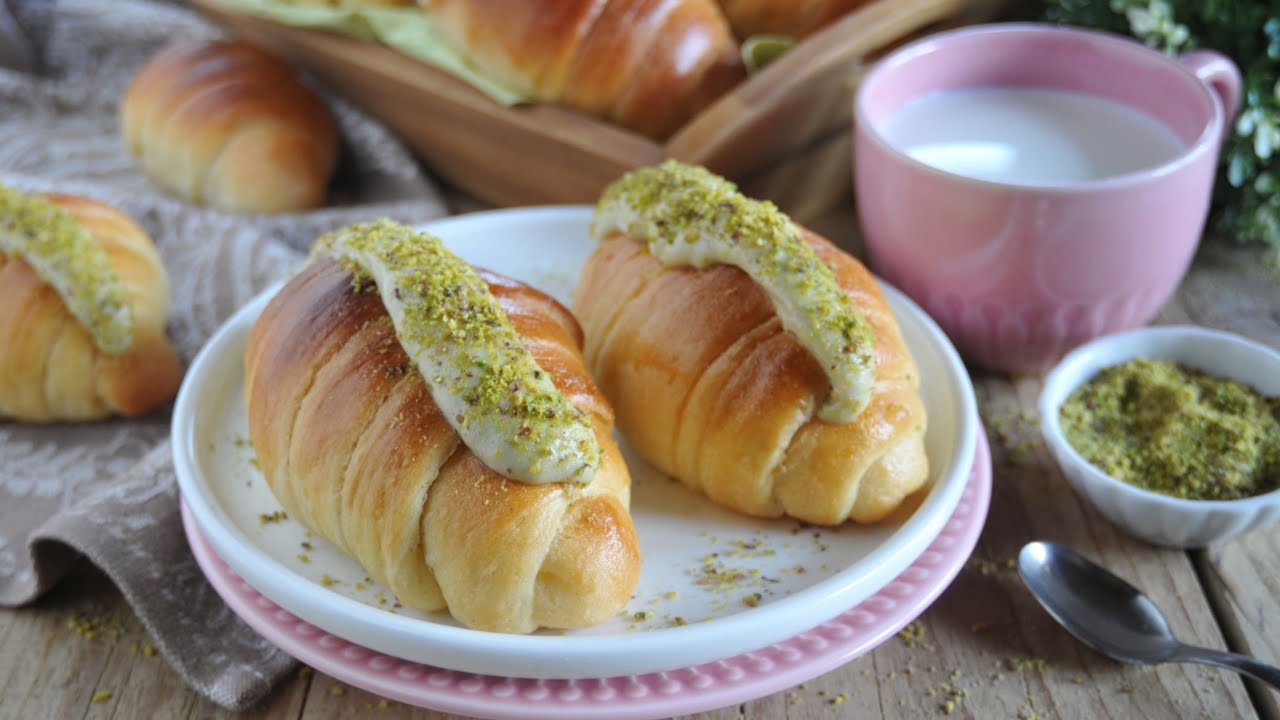 Cornetti con crema al pistacchio