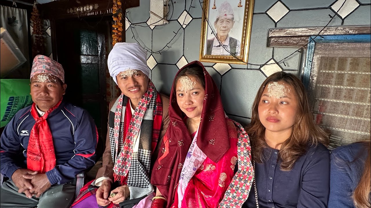 छोरा सुनिल राना अनि बुहारि नानि सुस्मा गुरुङ राना  ले मावलि लाई उपहार दिदै! [21/09/2082] [MEMORY]