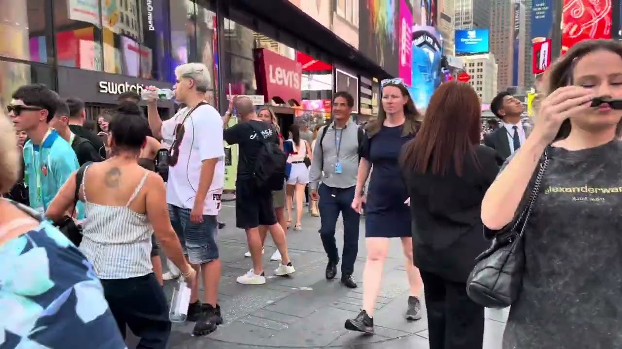 Exploring Times Square &ndash; NYC&rsquo;s Most Exciting Spot! ✨🚶&zwj;♂️ #NYC #TimesSquare