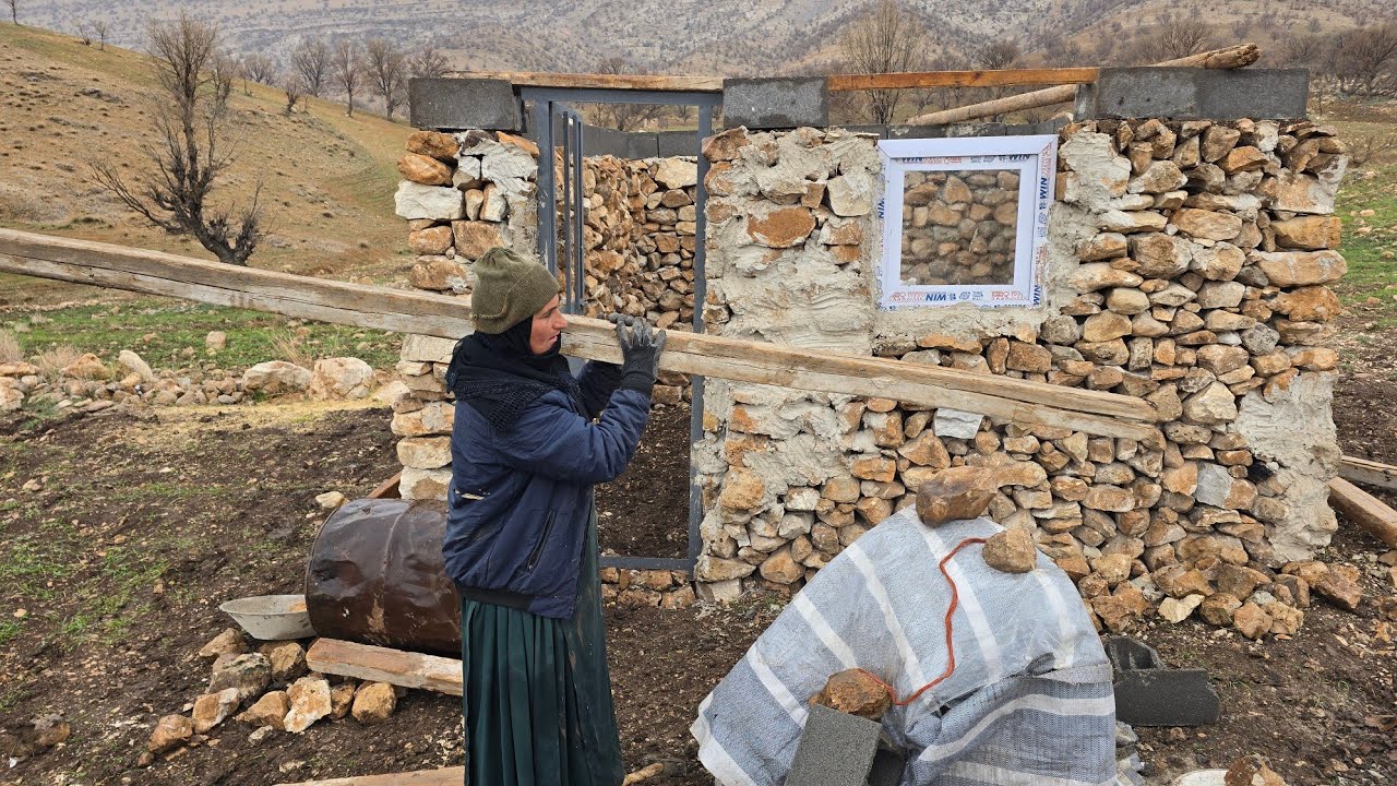 Thrown Out by Her Own Son – A Mother Survives Alone in the Freezing Mountains