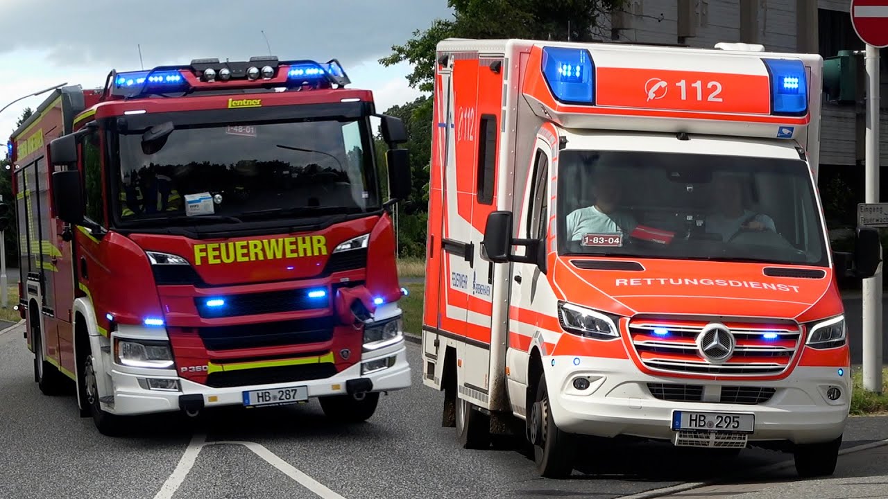 Löschzug Feuerwehr, Rettungsdienst und Polizei Bremerhaven auf Einsatzfahrt