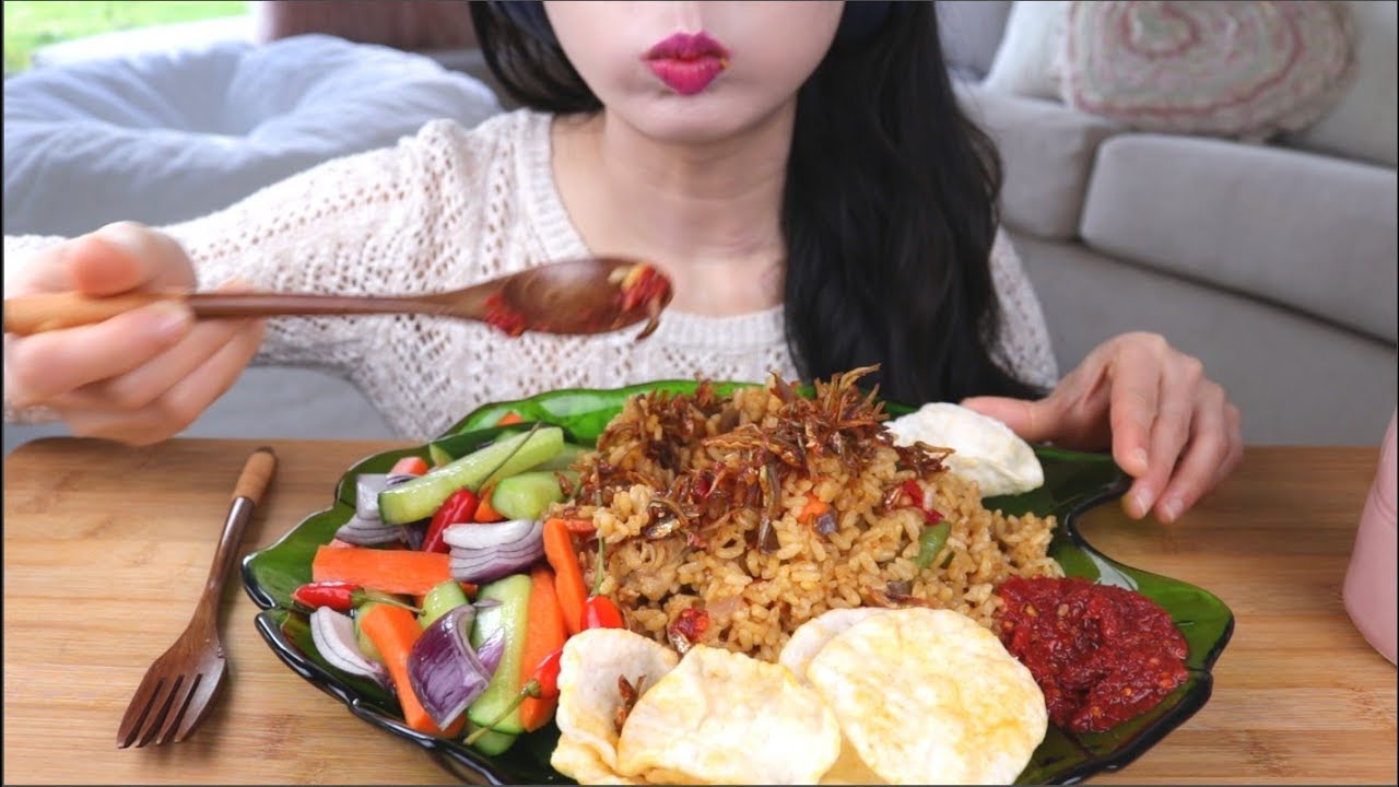 ASMR NASI GORENG | FRIED RICE | LITTLE BIT OF WHISPERING AT START | EATING SOUNDS