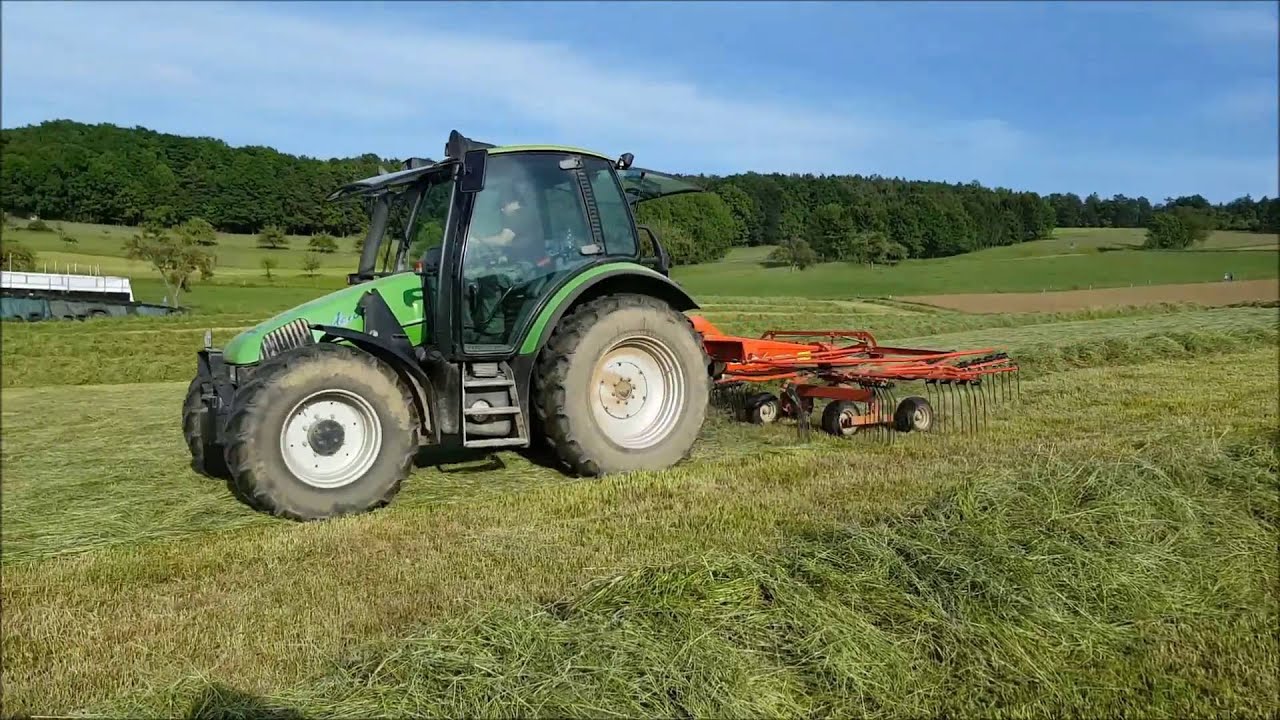 1 Schnitt 2016 Schwaden mit Deutz Agrotron 85 und Kuhn GA 4121 GM