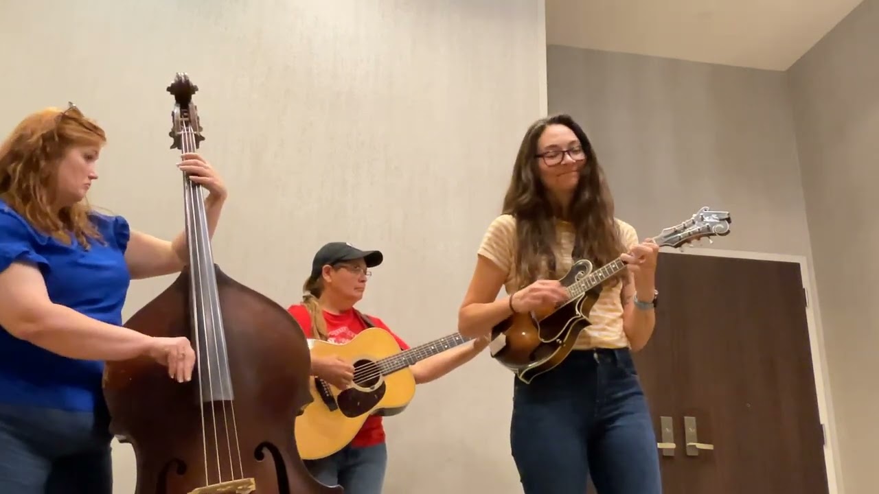 Kylie Kay Anderson playing Saint Anne&rsquo;s Reelon the Karasik Lloyd Loar signed Gibson