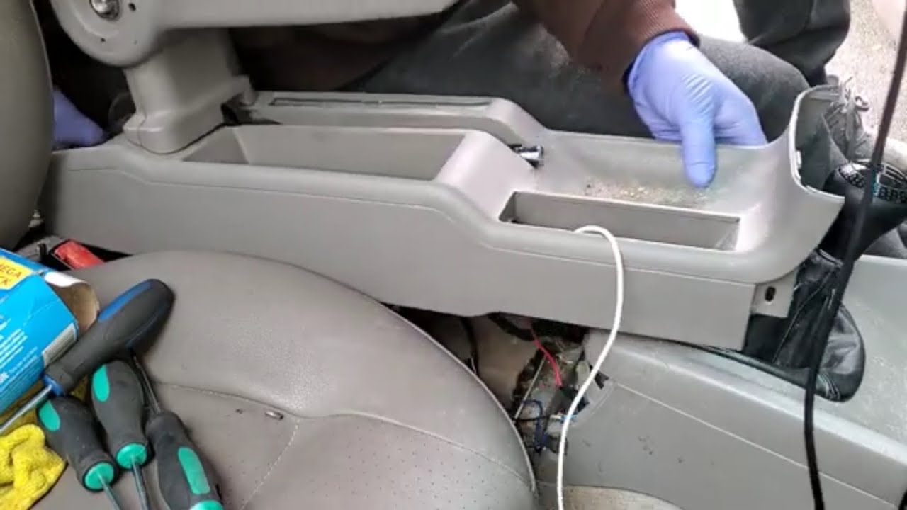 Audi A4 B5  Arm rest center console removal