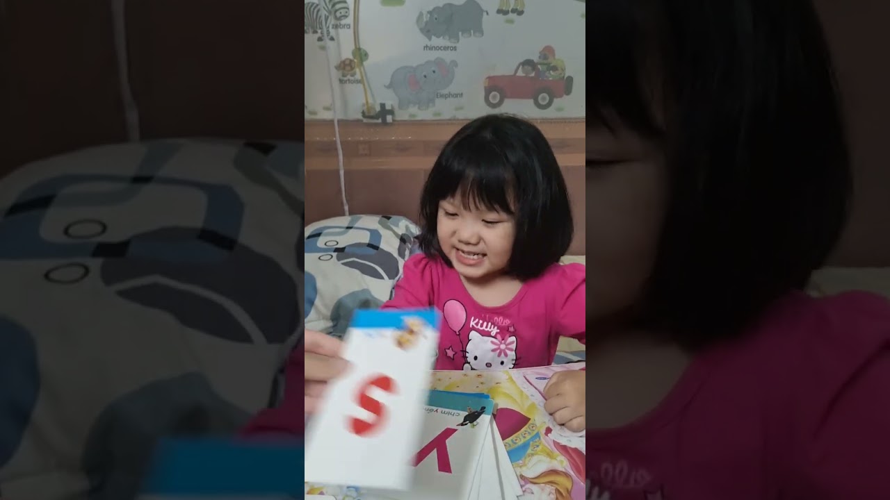 Bé học chữ cái. HUYỀN ANH 4 tuổi