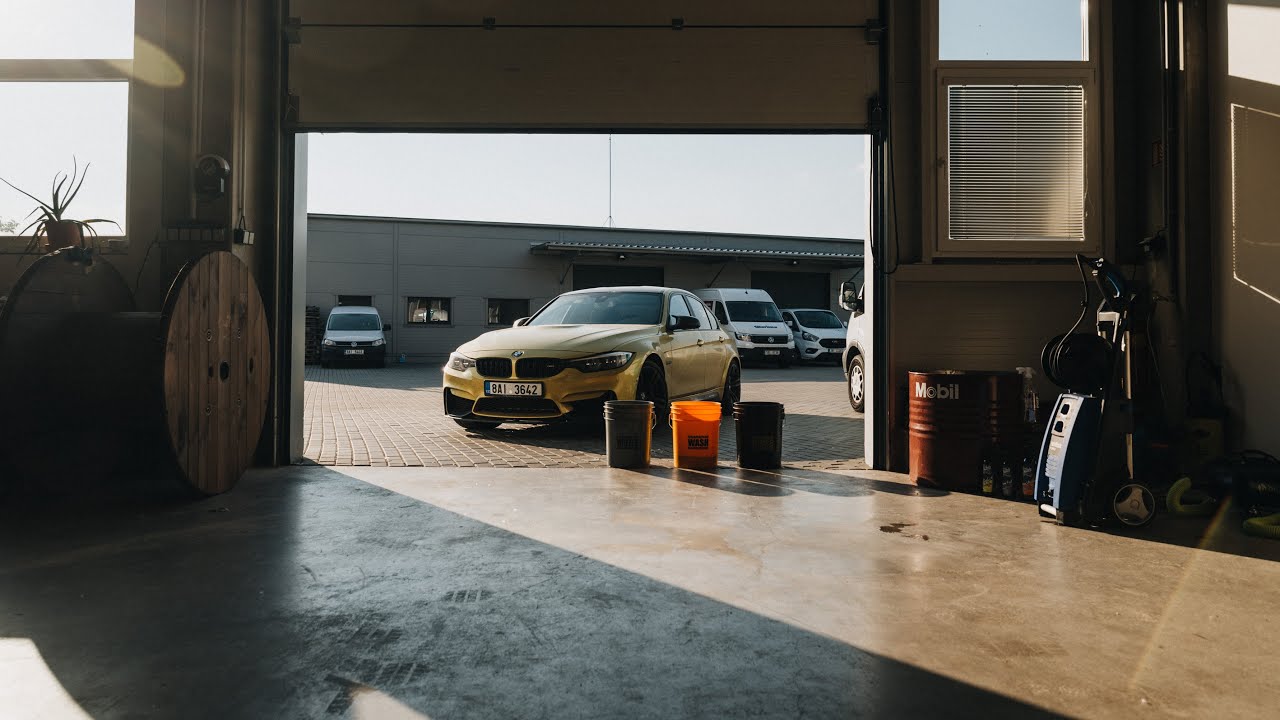 Jak správně umýt auto: houba patří do koše