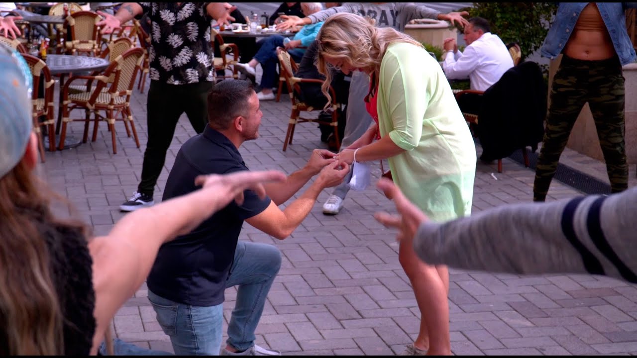 Perfectly Executed Flash Mob Proposal In Las Vegas! (She Was SHOCKED)