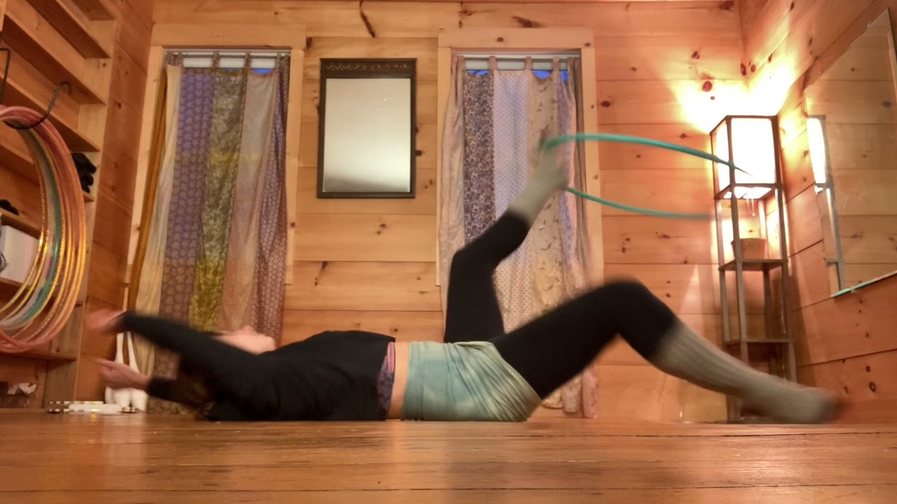 Tricks & Techniques (floor hooping with a ￼fan kick￼)