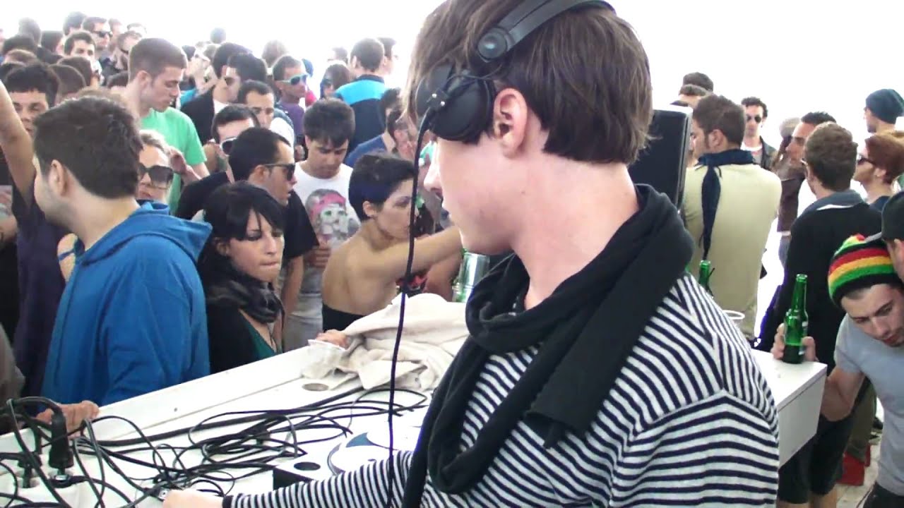 Dan Andrei vs. Gescu @ Sunwaves 7 after-hours Mamaia 2 mai 2010 (HD)