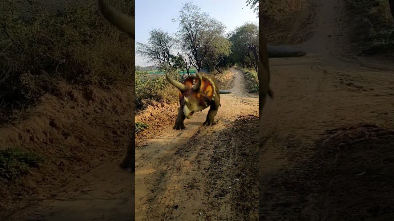 Anaconda Chasing Dinosaur Running 🦖🐍 