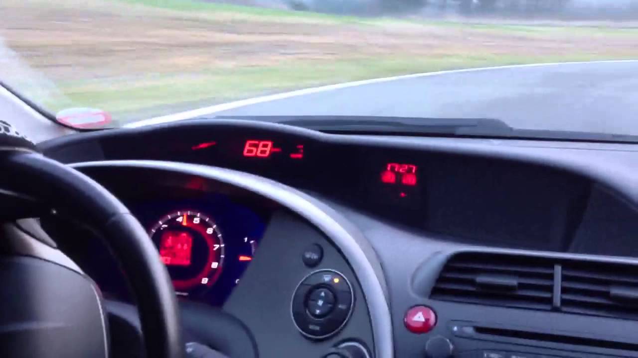 Civic fn2 au circuit de la haute Saintonge (piste humide)