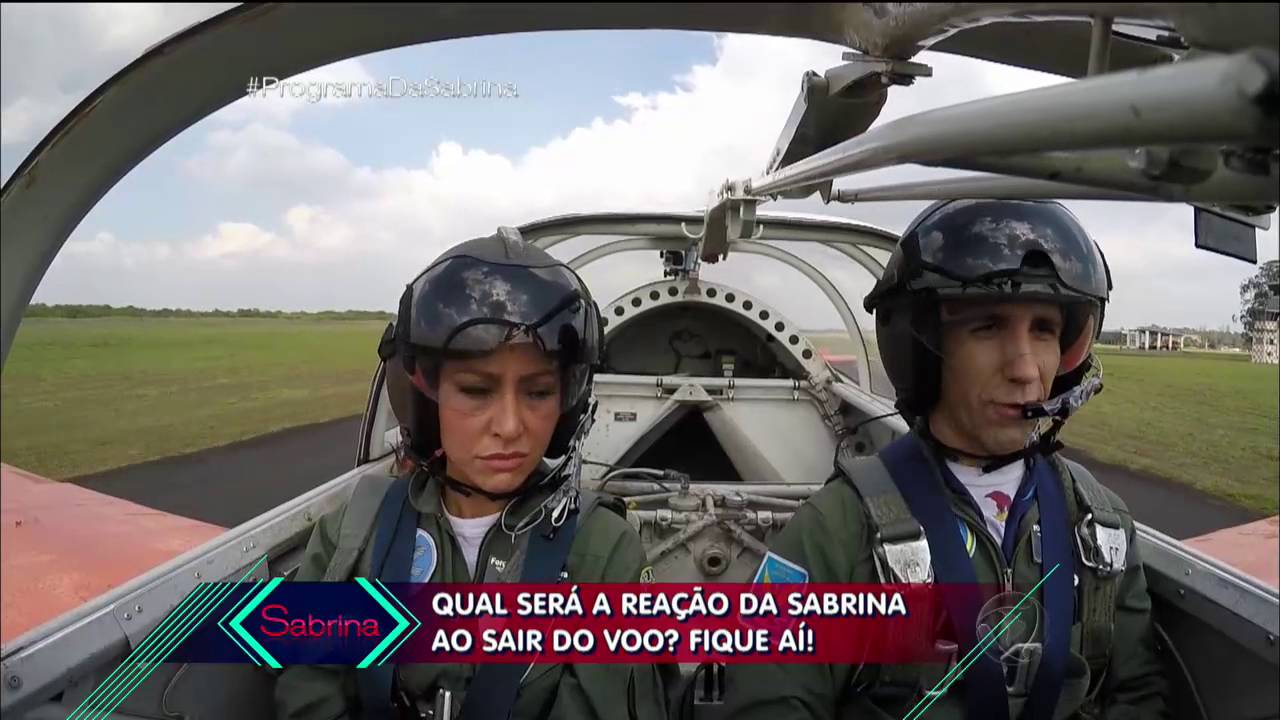 Sabrina encara voo radical e treinamento pesado da Aeronáutica brasileira