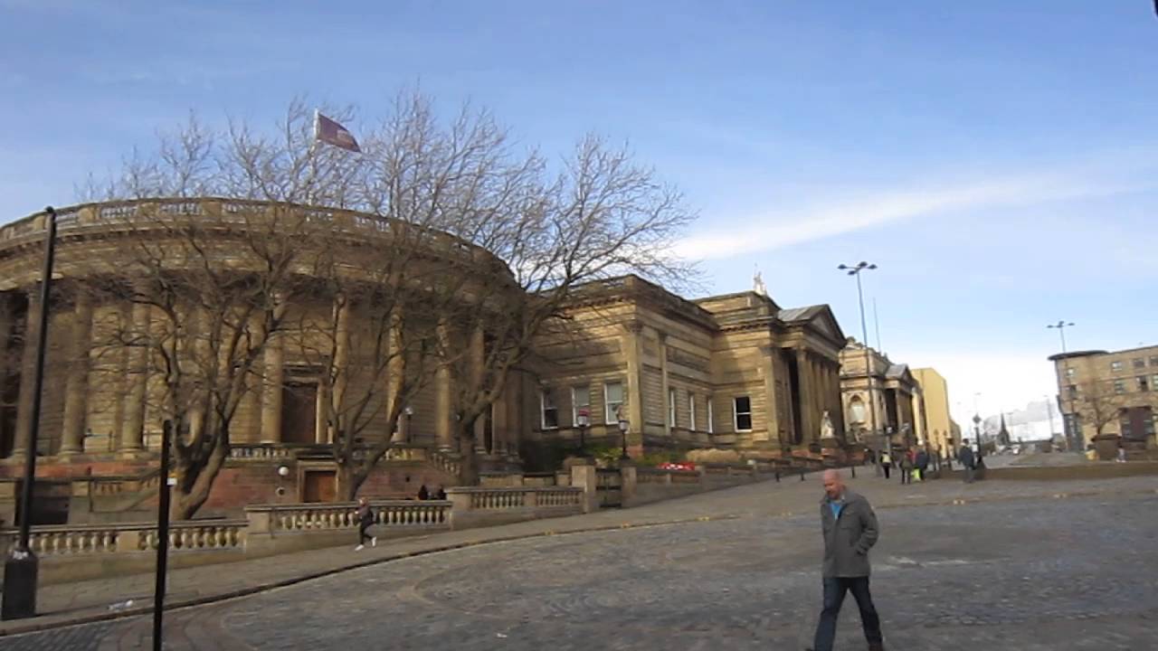 LIVERPOOL England Museum Walker Art Gallery AkubraBromptonGirl