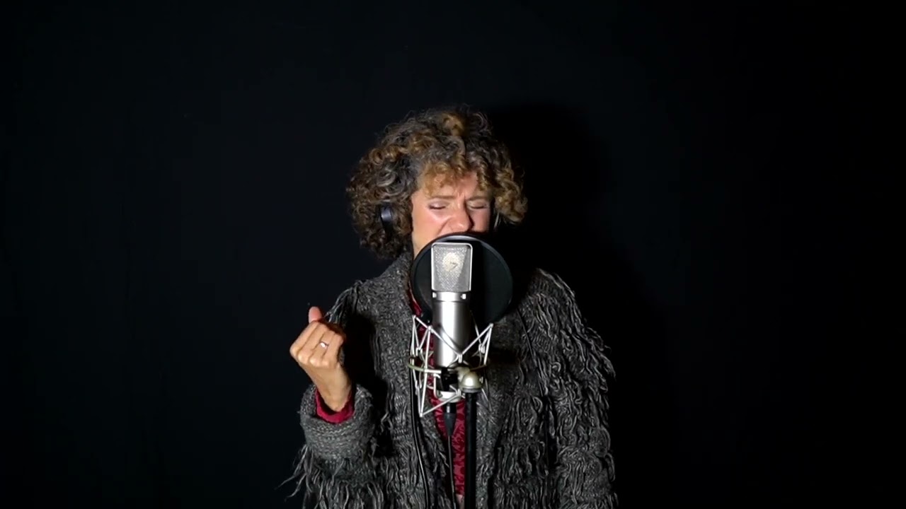 Jazz Singer Cyrille Aimée - Autumn Leaves - Vocal Improvisation