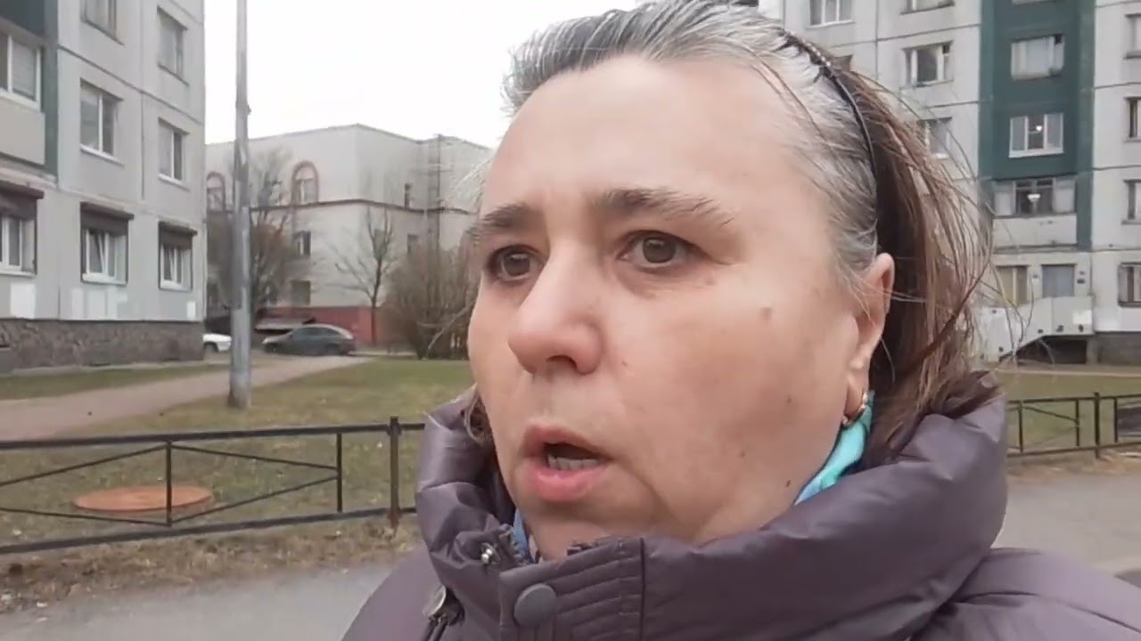 Вечерняя прогулка. Ищу парикмахерские где по дешевле.