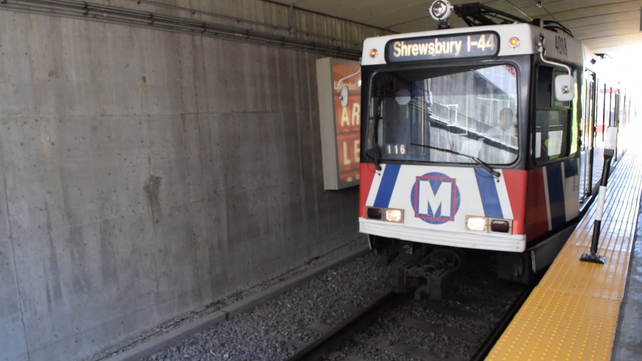 St. Louis Metrolink: Two Trains at Union Station