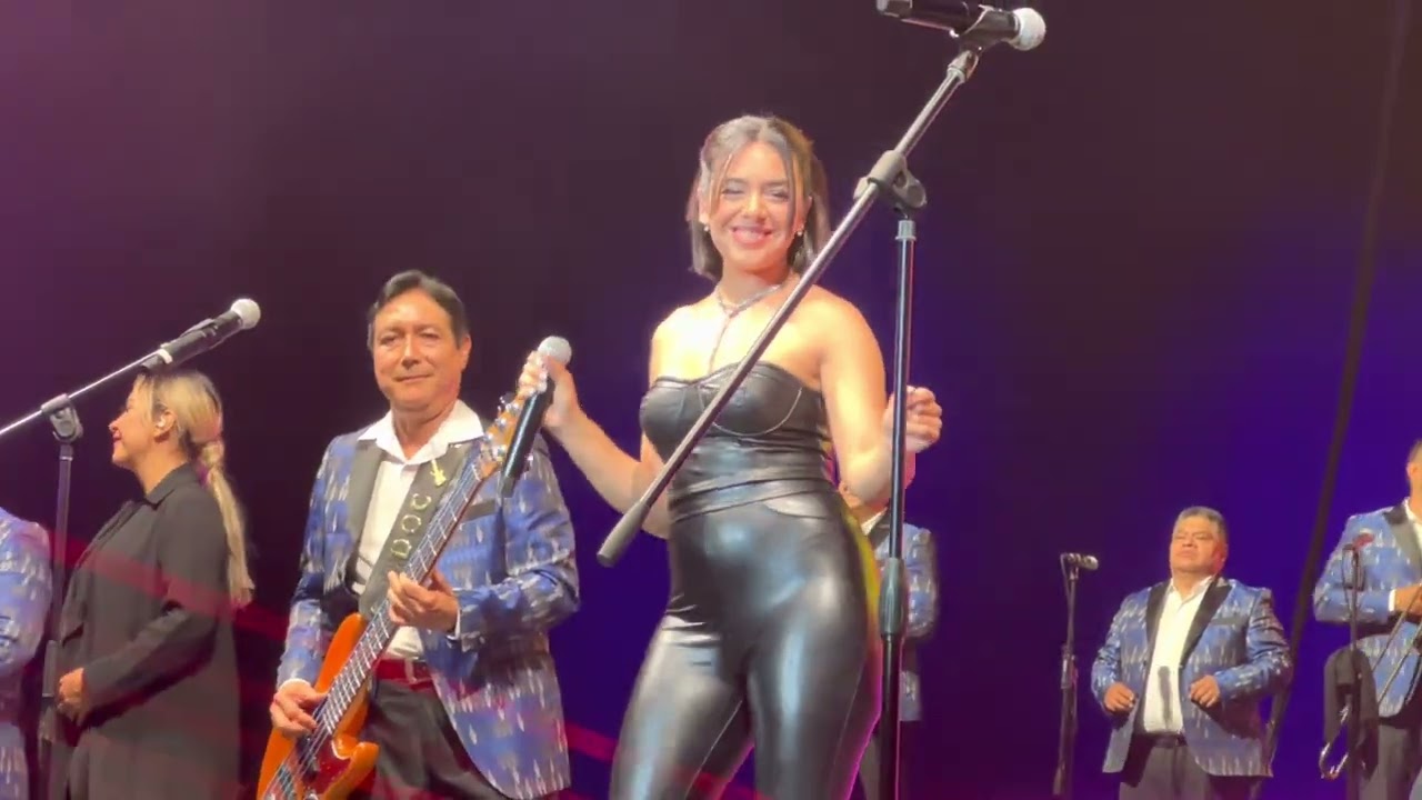 EL LISTÓN DE TU PELO CON LOS ÁNGELES AZULES Y LA BELLÍSIMA ÁNGELA LEIVA EN SAN ANTONIO, TEXAS.