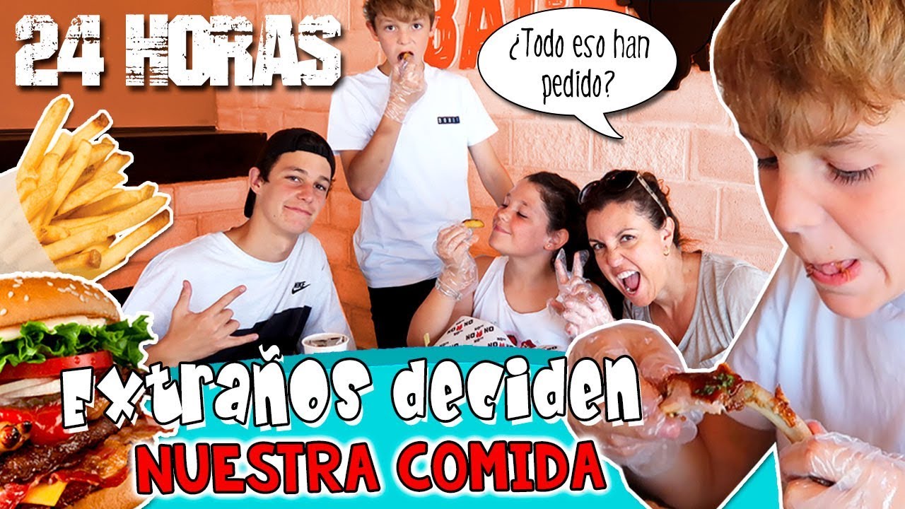 PIDIENDO lo MISMO que la PERSONA DE ENFRENTE durante 24 horas. 🍔🍟🌭🍕 ¿Podremos comernos TODO?